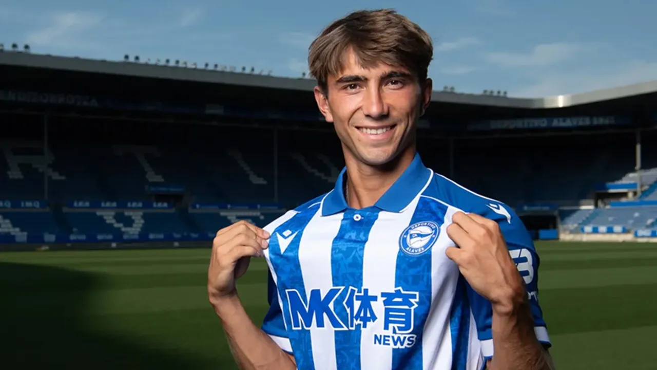 Mikel Rodríguez Siap Bekerja Keras demi Bermain di Deportivo Alaves