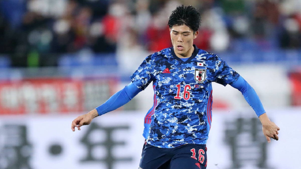 Venezia Terdepan Dapatkan Tanda Tangan Takehiro Tomiyasu