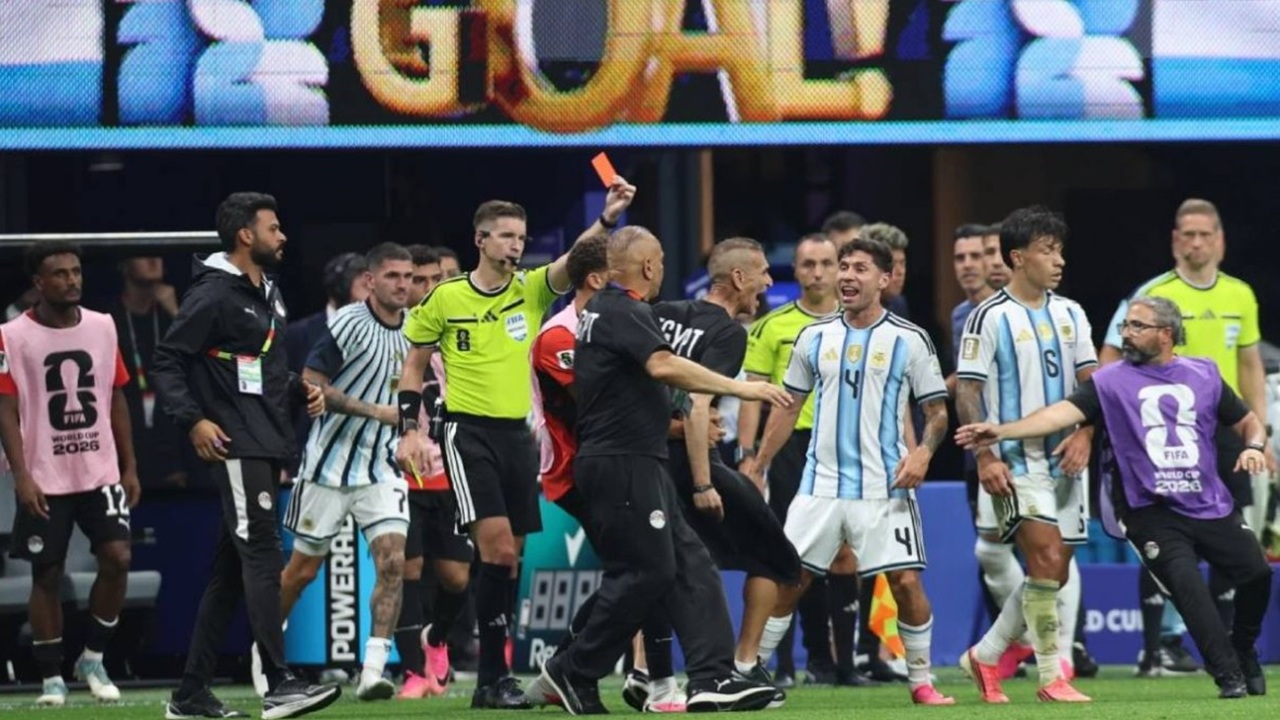 Ex Wasit Inggris Ungkap Alasan Timnas Argentina Diuntungkan di PD 2026