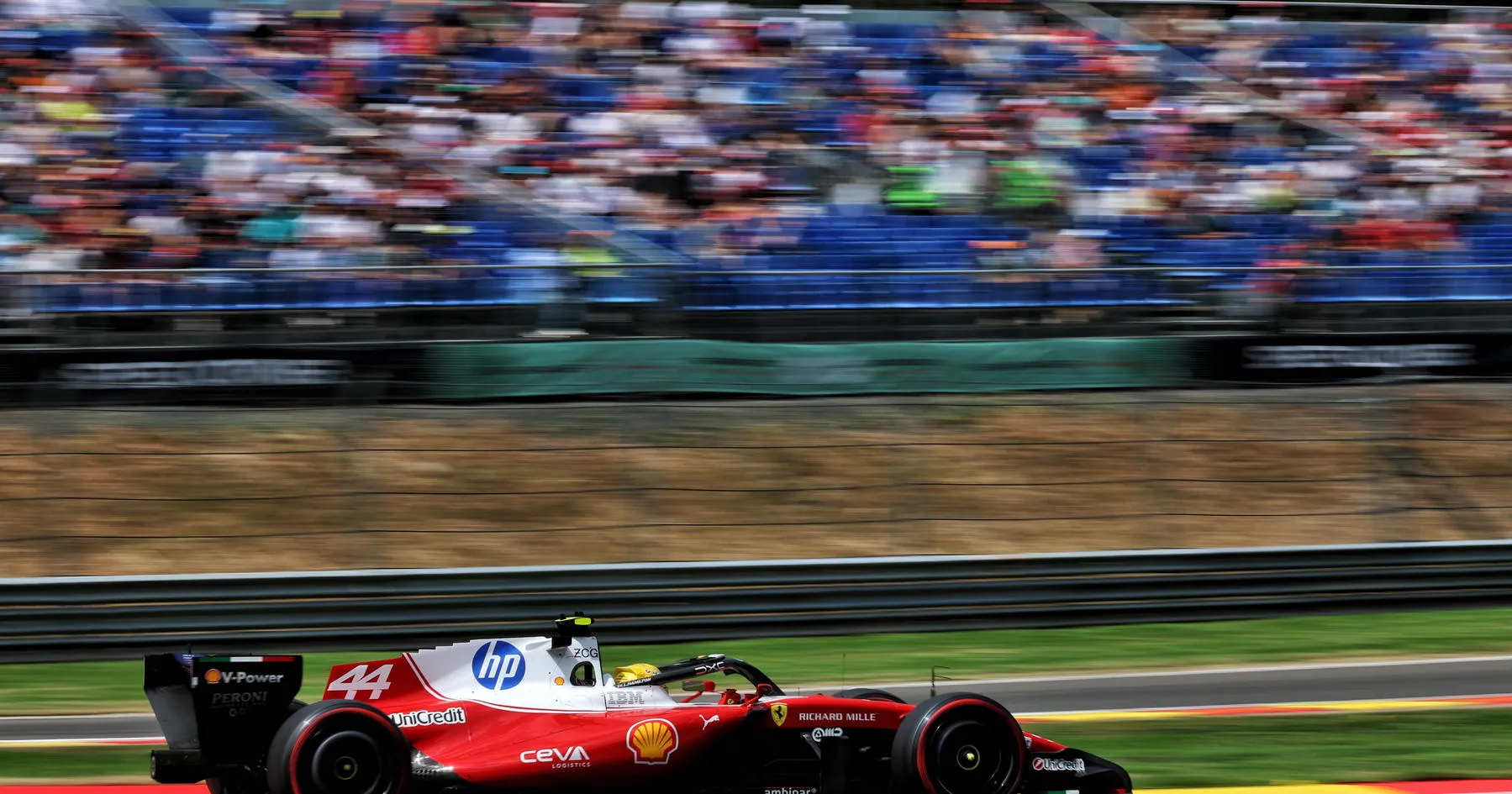 Hamilton Tegaskan Kekhawatiran Ferrari, Antonelli Tolak Red Bull