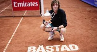 Jegal Juara Bertahan, Andrey Rublev Naik Podium Juara Di Bastad