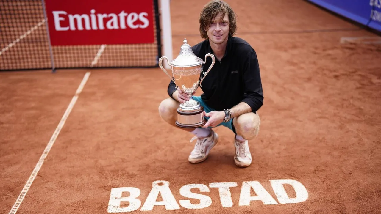 Gagalkan Usaha Juara Bertahan, Andrey Rublev Naik Podium Juara Di Bastad