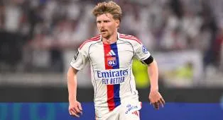 Leeds United Mulai Negosiasi untuk Rekrut Pavel Sulc dari Lyon