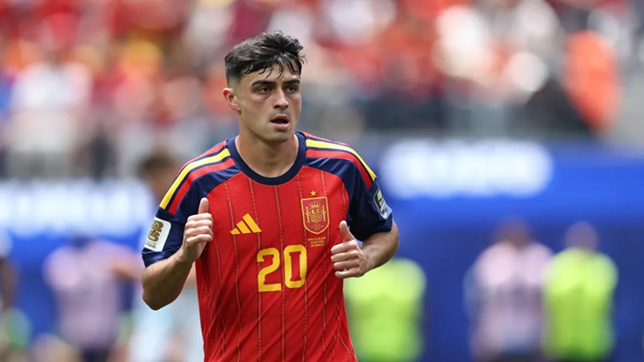 Legenda Barcelona Kritik Keputusan De la Fuente Cadangkan Pedri