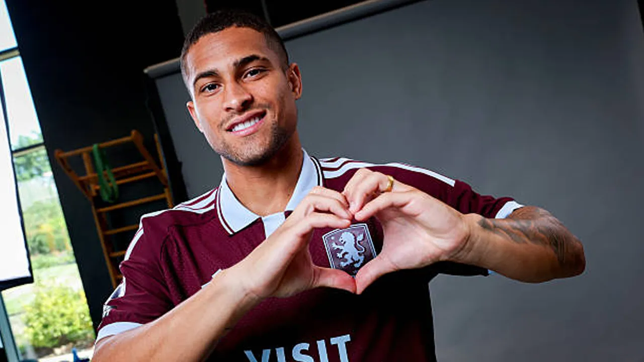 Aston Villa Resmi Datangkan Joao Gomes dari Wolves