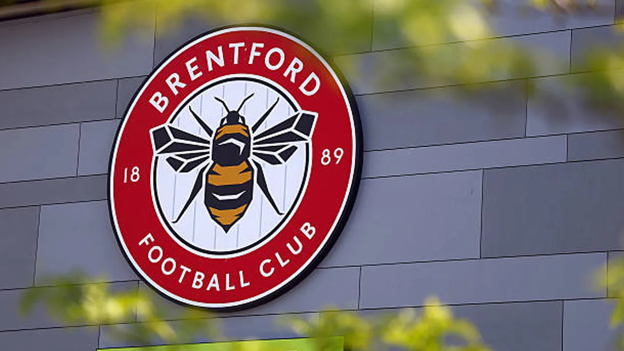 Bawa Pesan Keberlanjutan, Brentford Resmi Rilis Jersey Kandang 2026-27