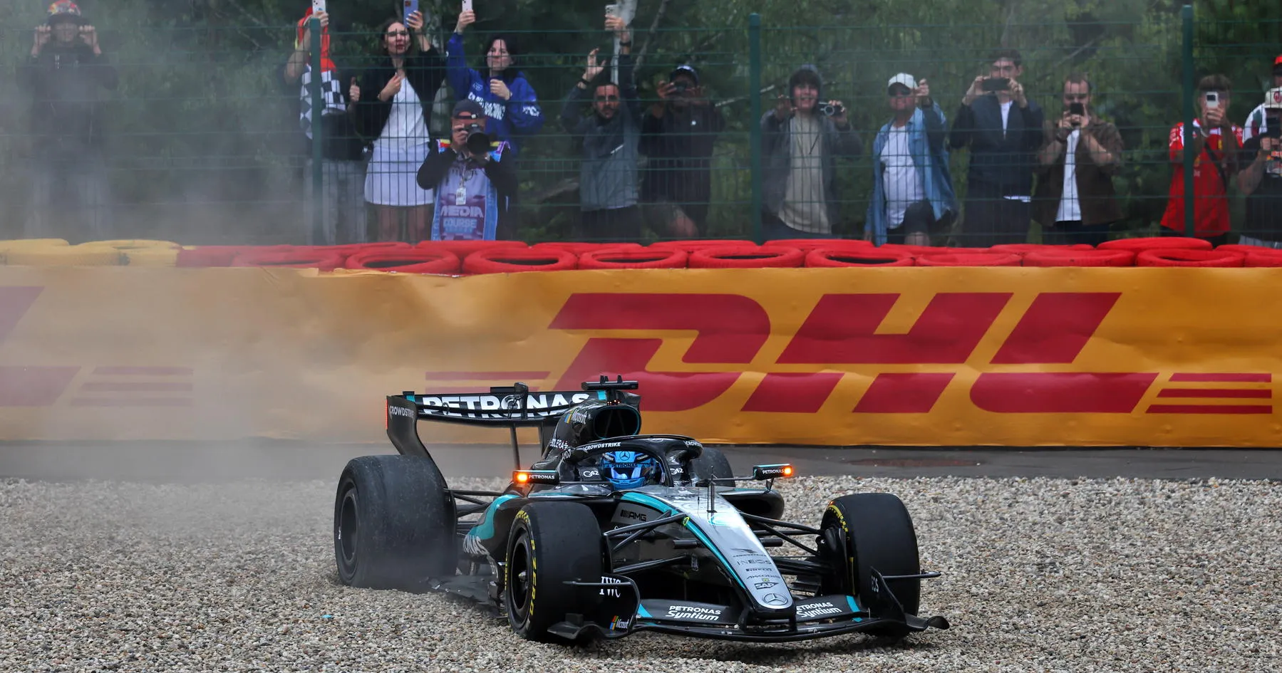 George Russell Kecewa Usai Insiden dengan Lewis Hamilton