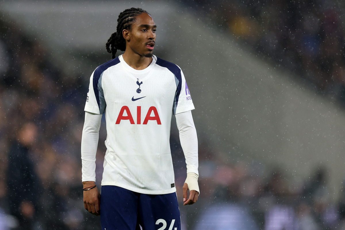 Inter Fokus Rekrut Spence dari Spurs, Siapkan Perisic dan Stones sebagai Alternatif