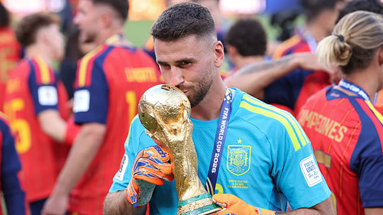 Juara Piala Dunia, Unai Simon Sebut Tak Punya Bintang Justru Bantu Spanyol