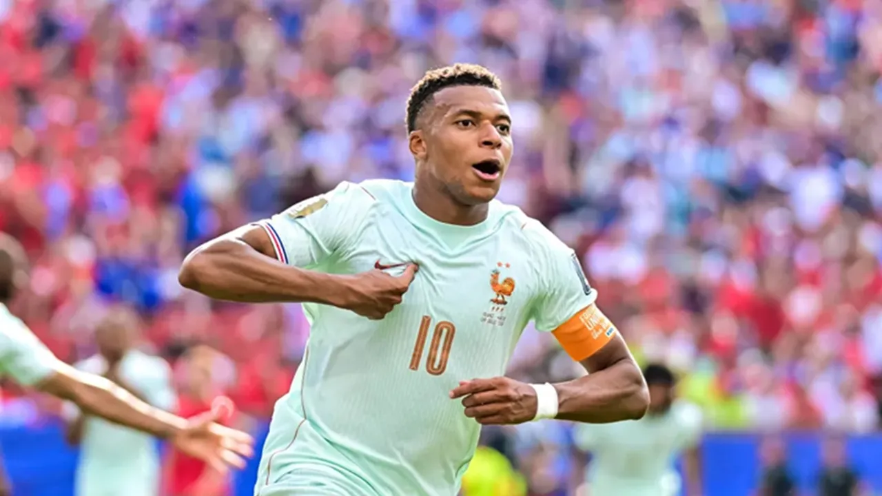 Kylian Mbappe Menangkan Trofi Top Skor Piala Dunia
