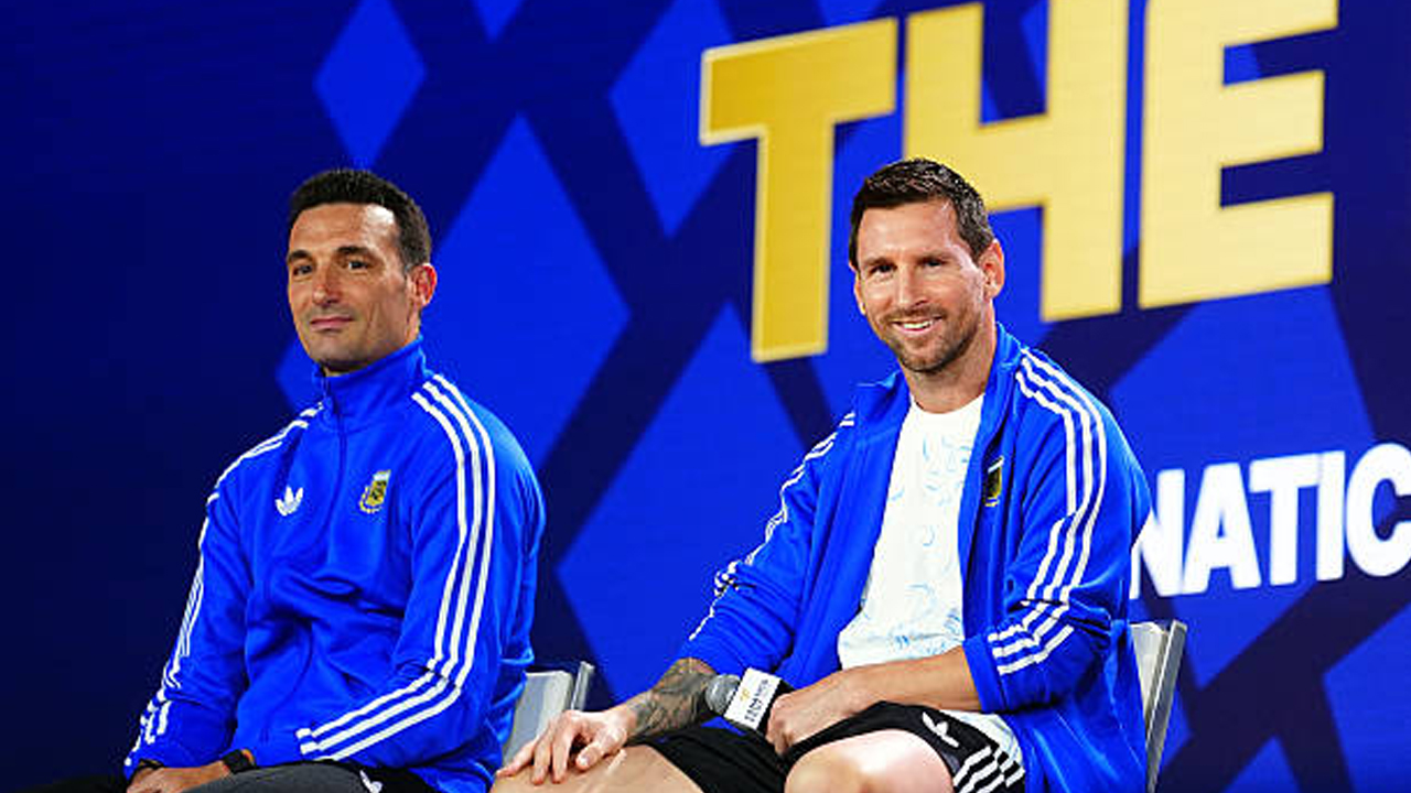 Lionel Scaloni Puji Lionel Messi Sebagai Pemain Terbaik yang Pernah Ada
