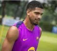 Ronald Araujo Bergabung Kembali dengan Barcelona Jelang Pramusim