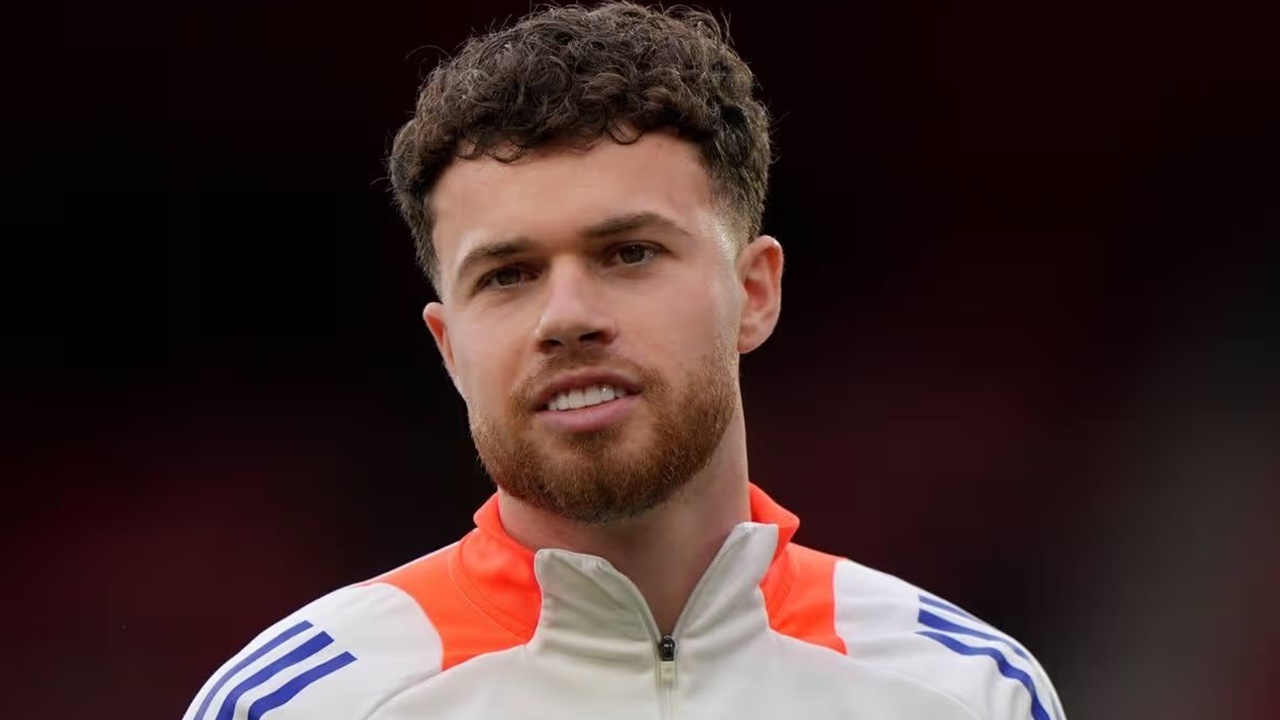 Tottenham Disaingi Man United Dalam Perburuan Pengganti Djed Spence