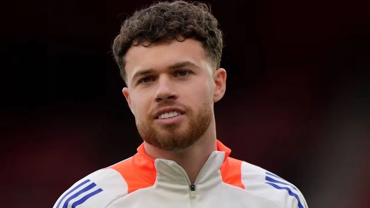 Tottenham Disaingi Man United Dalam Perburuan Pengganti Djed Spence