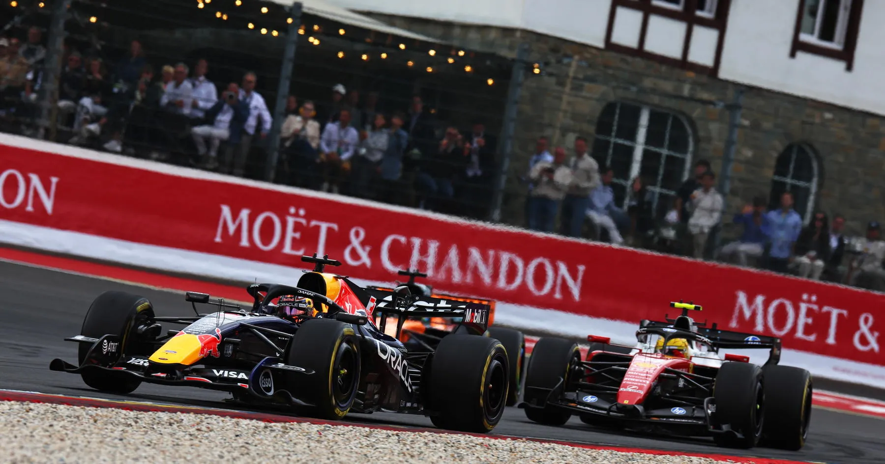 Verstappen Khawatir “Tabrakan Udara” saat Lihat Leclerc