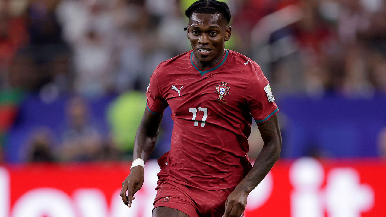 Aston Villa Masuk Persaingan untuk Rekrut Rafael Leao dari Milan