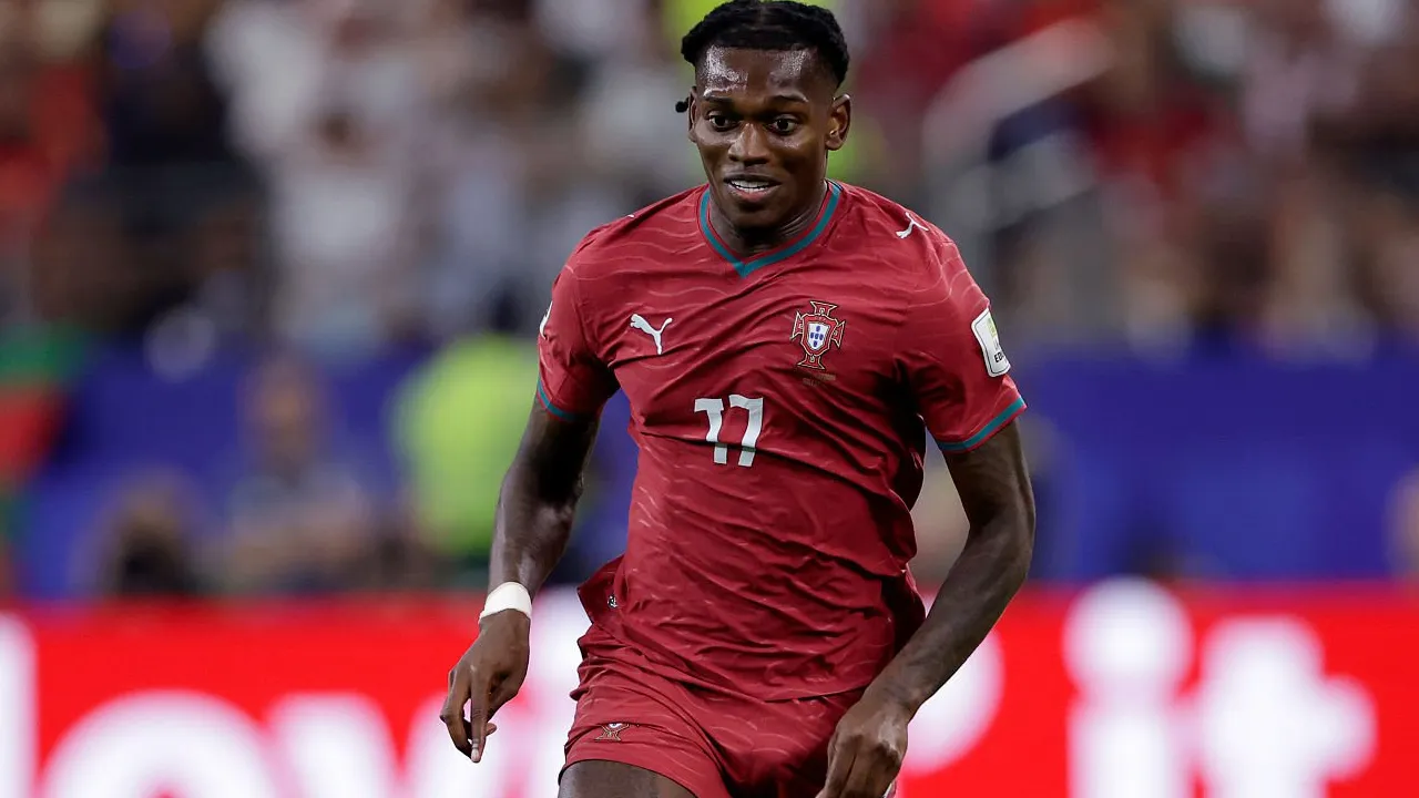 Aston Villa Masuk Persaingan untuk Rekrut Rafael Leao dari Milan
