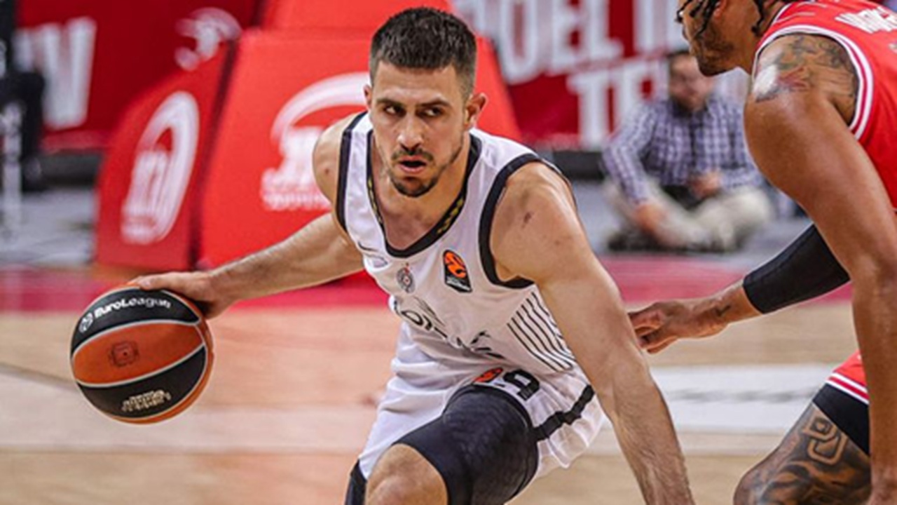 Partizan Belgrade Perpanjang Kontrak Vetean Vanja Marinkovic