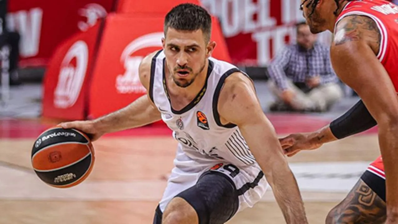 Partizan Belgrade Perpanjang Kontrak Vetean Vanja Marinkovic