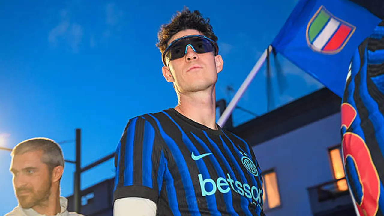 Tak Berniat Pergi, Agen Tegaskan Alessandro Bastoni Bertahan di Inter Milan