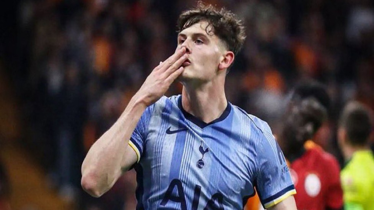 Tottenham Dalam Pembicaraan Untuk Transfer Lankshear ke Middlesbrough