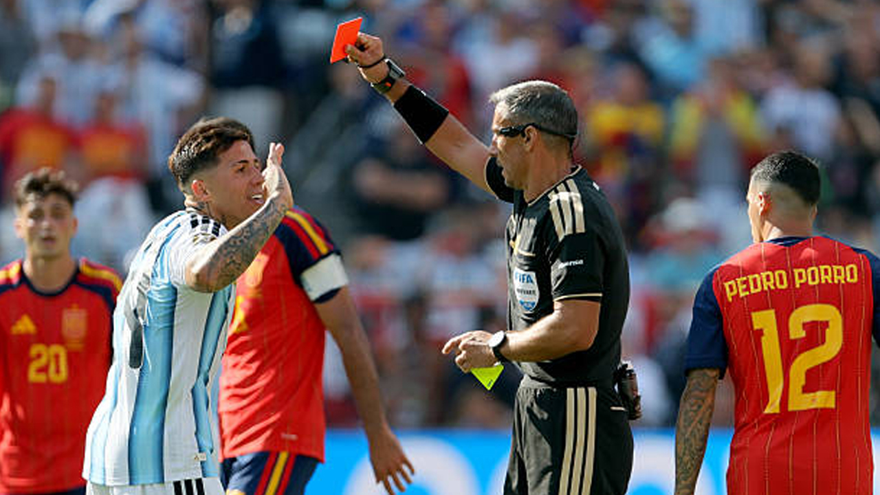 Enzo Fernandez Kena Kartu Merah di Final, Lionel Scaloni Tak Salahkan Wasit