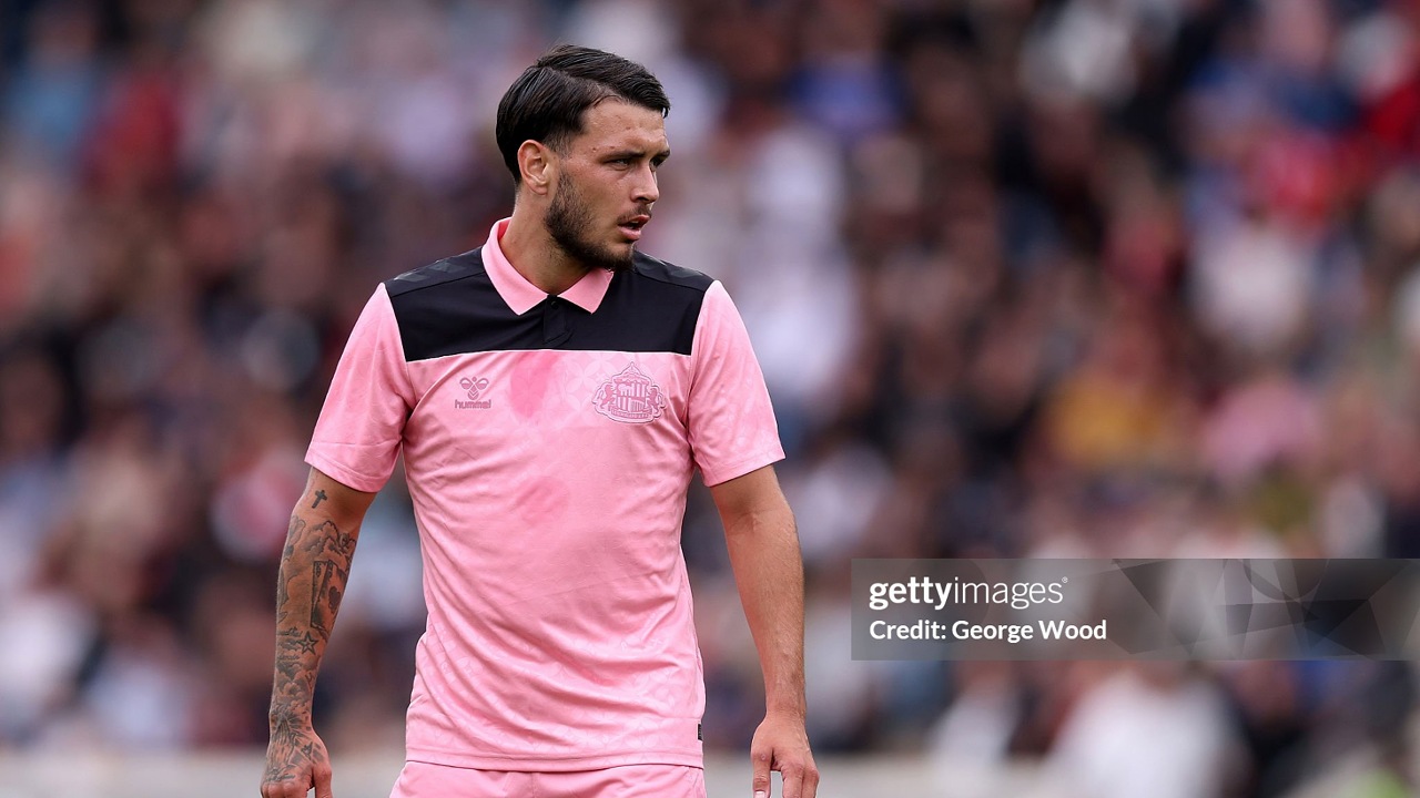 Enzo Le Fee Temukan Posisi Terbaiknya di Sunderland