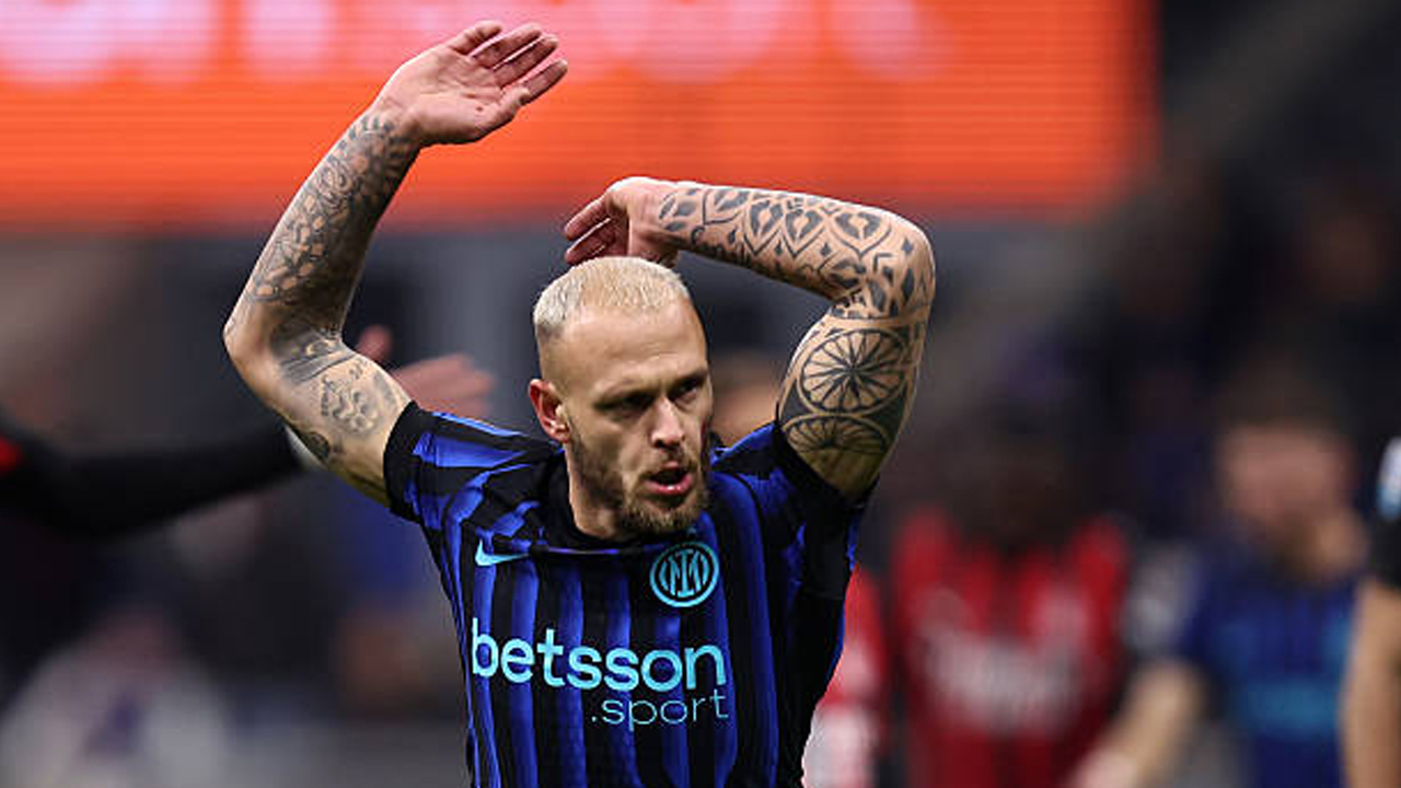 Federico Dimarco Ungkap Keuntungan Tim yang Absen di UCL, Sindir AC Milan?