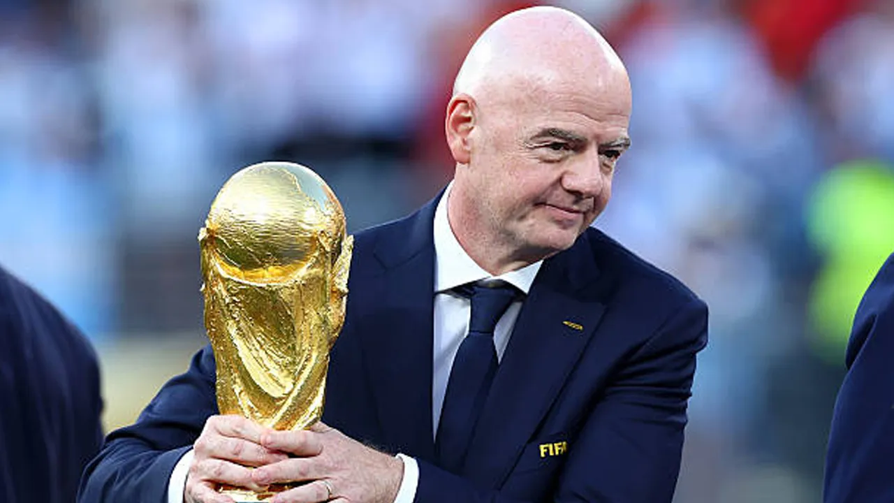 Hancurkan Industri Sepak Bola, Javier Tebas Desak Gianni Infantino Mundur