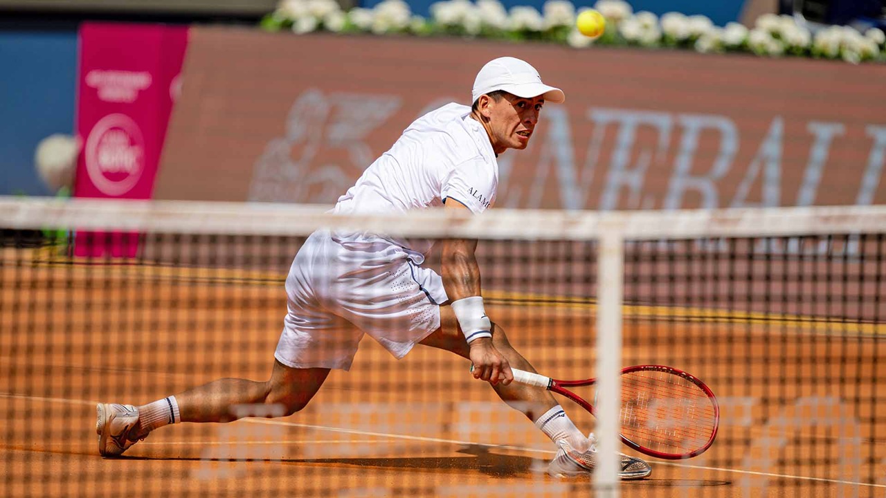 Sebastian Baez Benamkan Miomir Kecmanovic Di Kitzbuhel