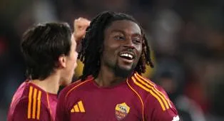 Al-Ahli Saingi Al-Hilal dan Man Utd untuk Gaet Kone dari Roma