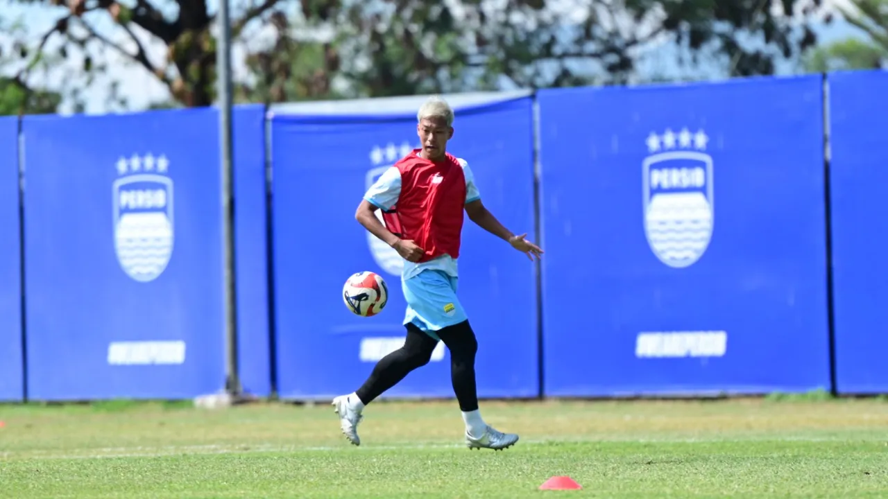 Gelandang Persib, Gakuto Notsuda