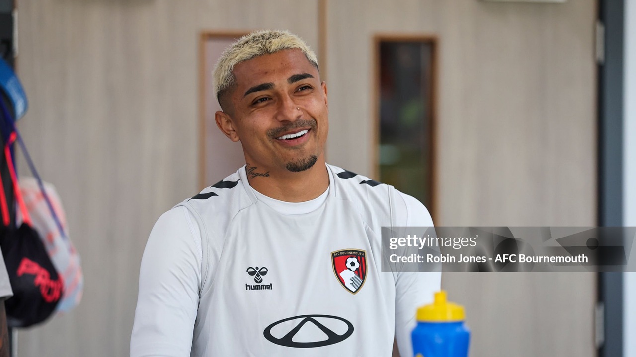 Julian Araujo Tolak Hengkang, Pilih Perjuangkan Masa Depan di Bournemouth