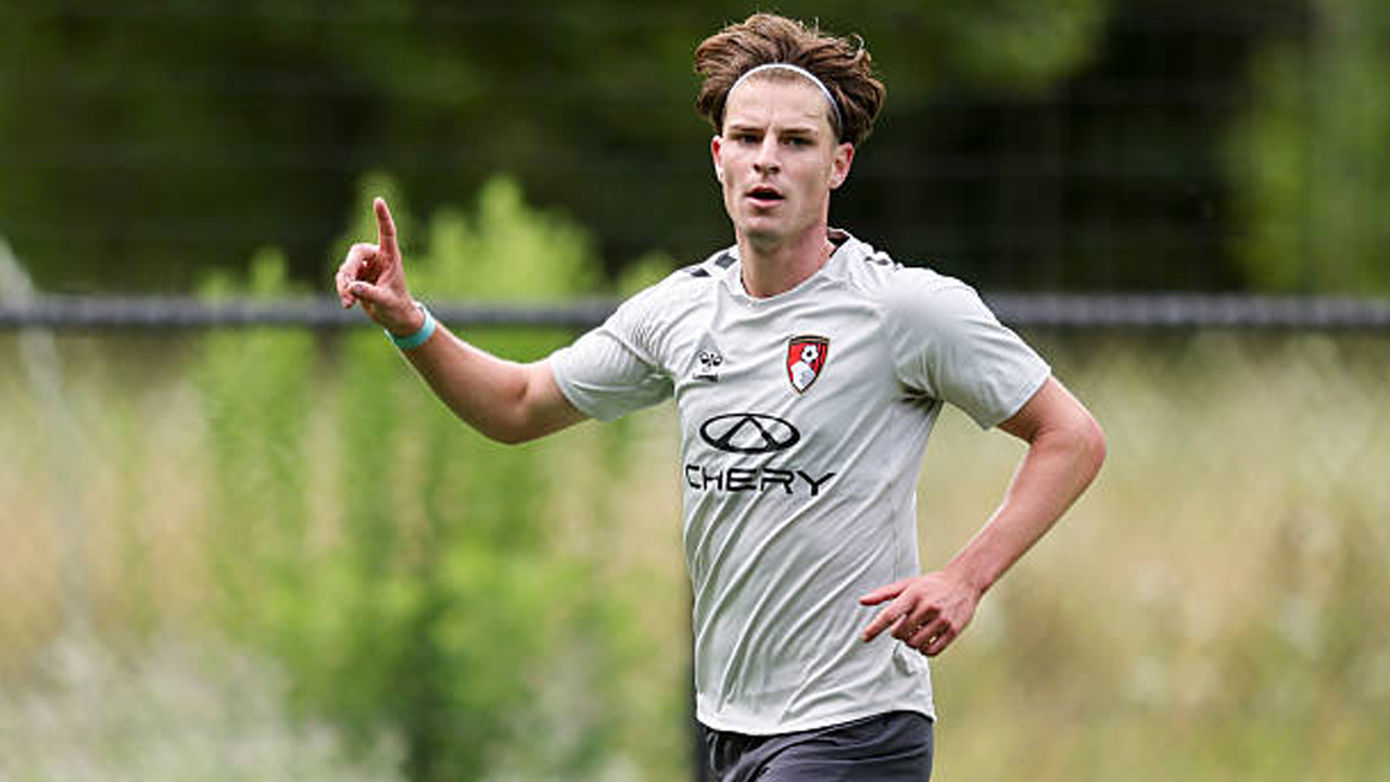 Kesempatan Bermain di Eropa Menanti, Alex Scott Disarankan Bertahan di Bournemouth