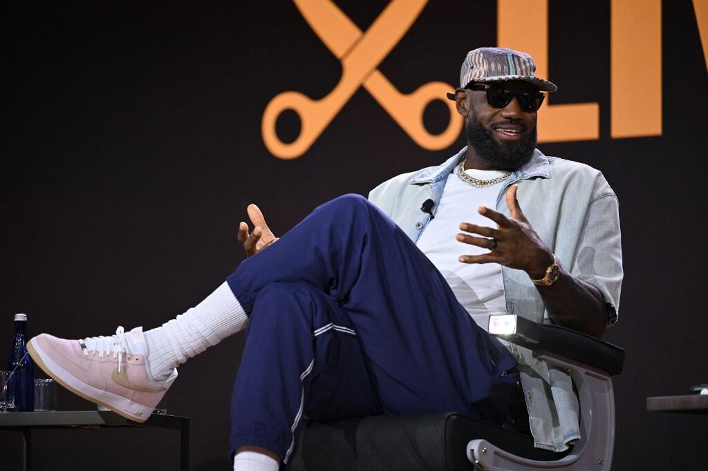 LeBron Tunda Pengumuman Tim Baru karena Komentar Silver