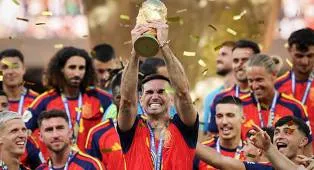 Raih Dua Trofi Bergengsi, Fabian Ruiz Bicara Peluang Menangkan Ballon d'Or