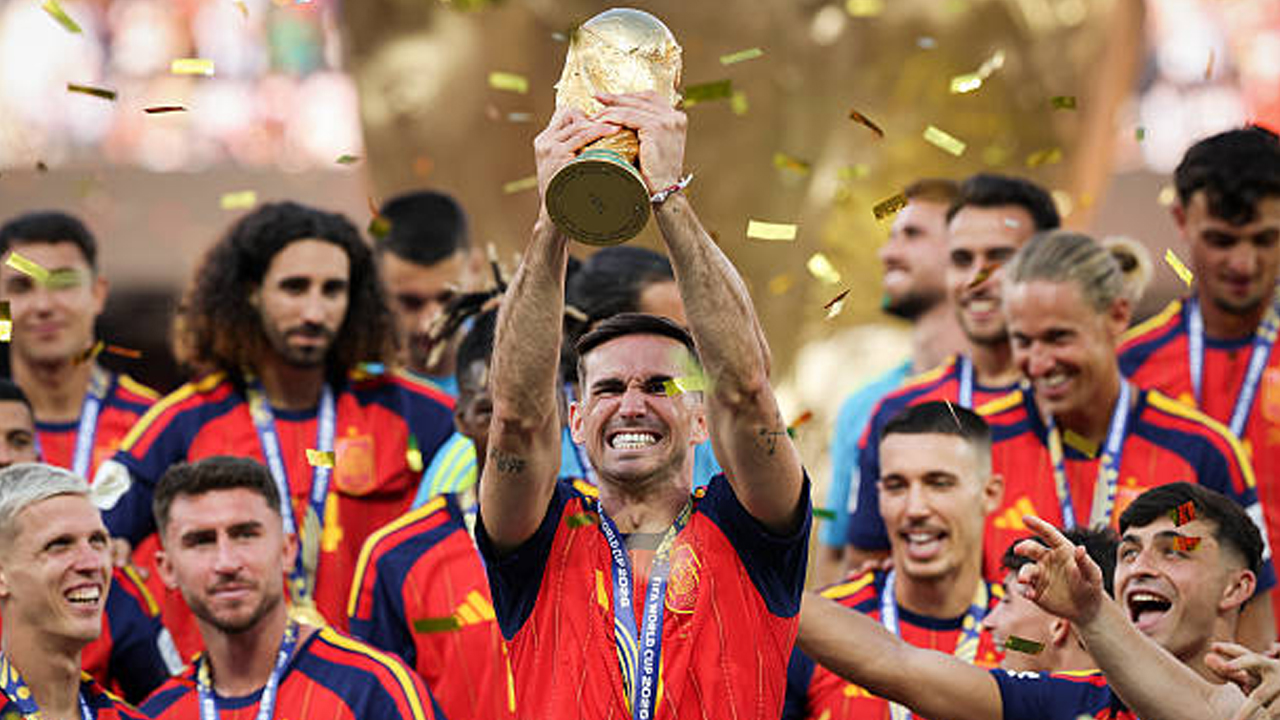 Raih Dua Trofi Bergengsi, Fabian Ruiz Bicara Peluang Menangkan Ballon d'Or