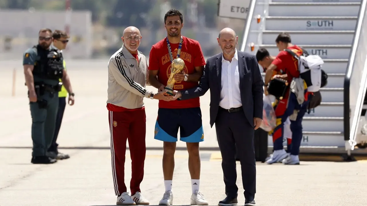 Santiago Canizares Ungkap Manfaat Datangkan Rodri