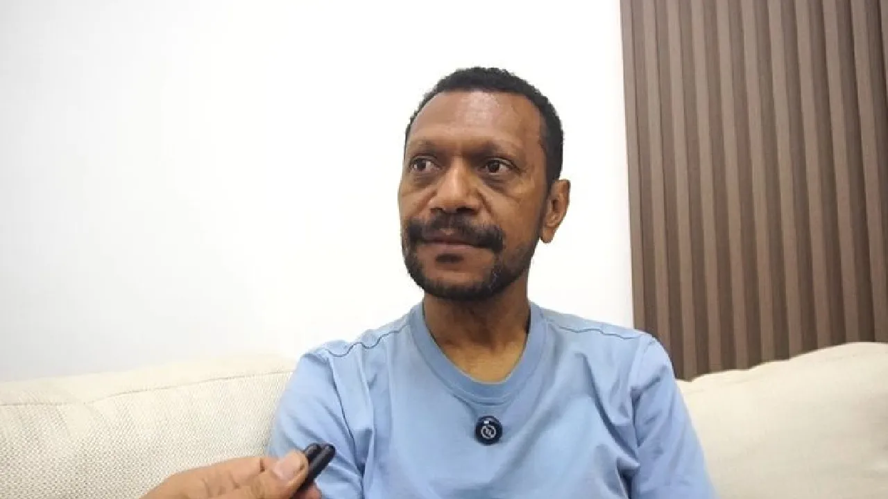 Erol Iba, mantan pemain Timnas Indonesia menceritakan pengalaman Pahitnya di Piala AFF 2007.