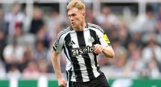 Manchester United Percepat Upaya Rekrut Lewis Hall dari Newcastle