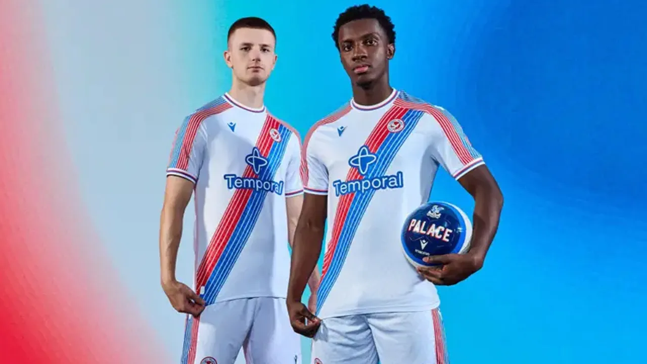 Selempang Ikonik Kembali, Crystal Palace Rilis Jersey Kandang 2026-27