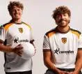 Terinspirasi Seragam Ikonik 1990, Hull City Rilis Jersey Tandang 2026-27