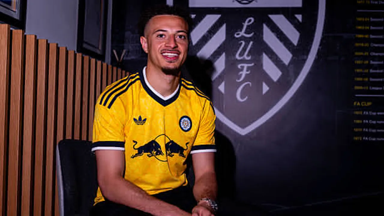Terus Berbenah, Ethan Ampadu Tegaskan Leeds United Tak Boleh Berpuas Diri
