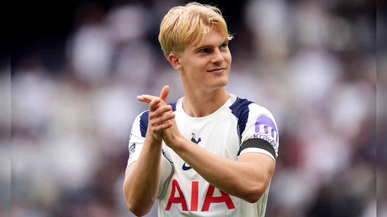 Brighton Siap Bajak Forest Dalam Perburuan Gelandang Tottenham