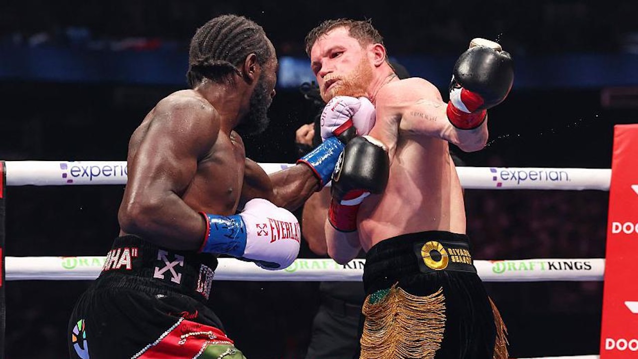 Canelo Alvarez Ungkap Penyesalan Usai Gelarnya Direbut Crawford