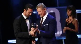 Fokus Dulu Keluarga, Gianluigi Buffon Tolak Tawaran Paolo Maldini
