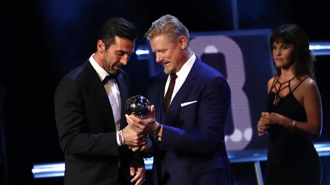 Fokus Dulu Keluarga, Gianluigi Buffon Tolak Tawaran Paolo Maldini
