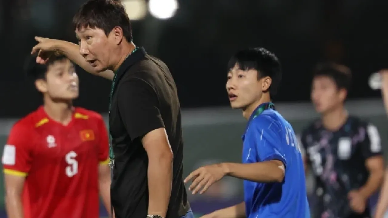 Kim Sang Sik Pelatih Timnas Vietnam kirim peringatan ke Timnas Indonesia di Piala AFF 2026.