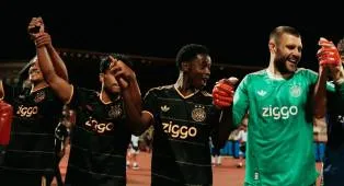 Maarten Paes Debut Bawa Ajax Menang 4-1 di Conference League