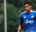 Raphael Varane Bikin Como Larang Latihan Sundulan bagi Pemain Akademi